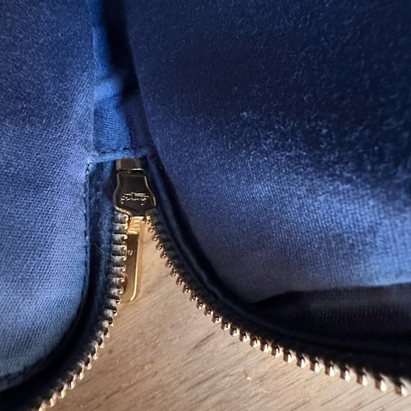 Miu Miu matelassé leather crossbody bag - Picture 9 of 14